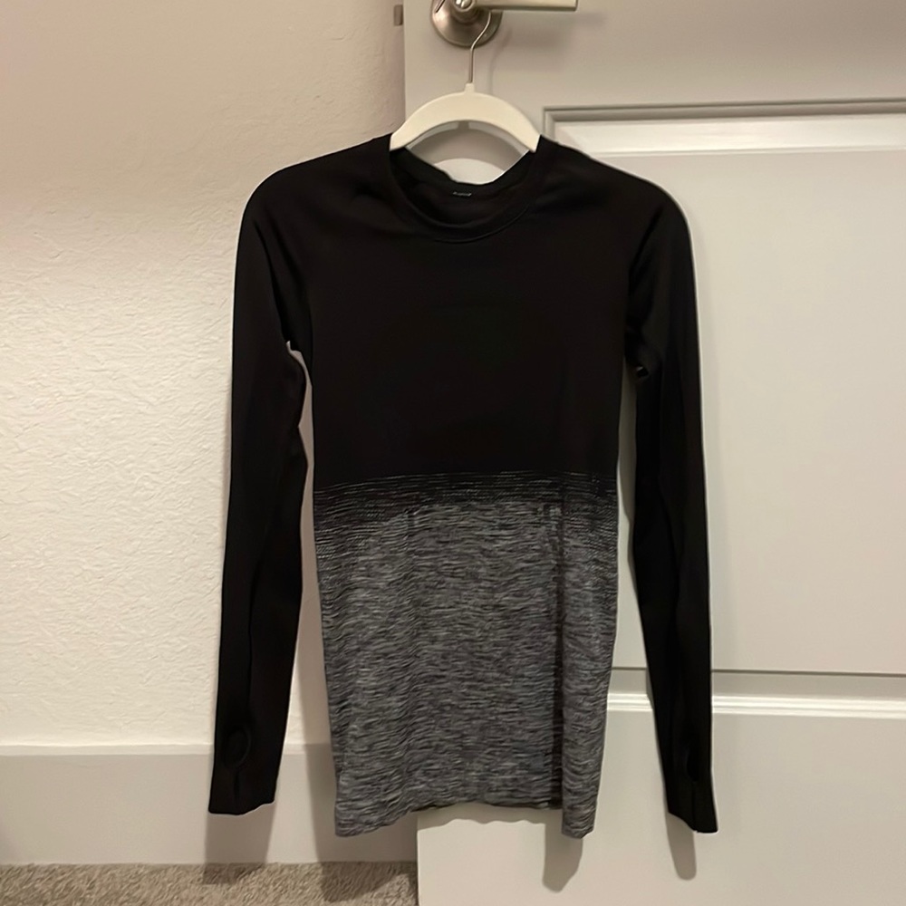 LULULEMON SWIFTLY TECH LONG-SLEEVE SHIRT; BLACK/GRAY OMBRÉ FADE